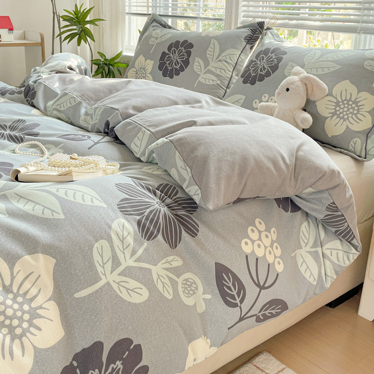 91家纺网 家纺一手货源 找家纺 纽缦家纺 2025新款全棉纯棉磨毛印花四件套 清风微甜蓝