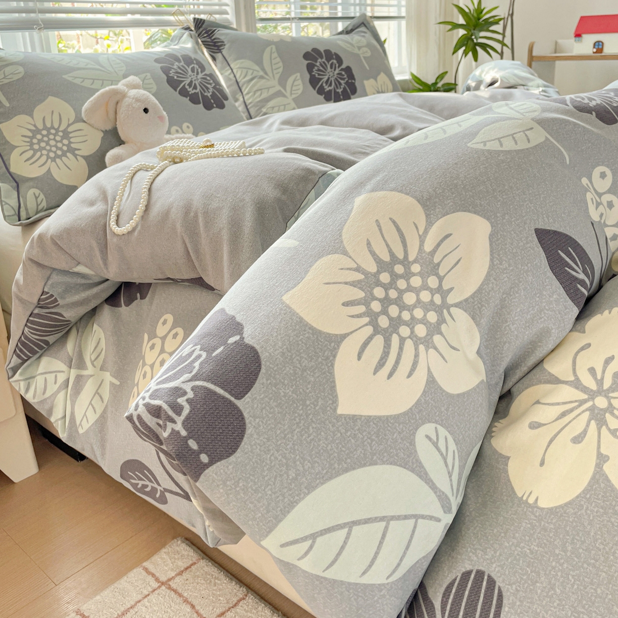 91家纺网 家纺一手货源 找家纺 纽缦家纺 2025新款全棉纯棉磨毛印花四件套 清风微甜蓝