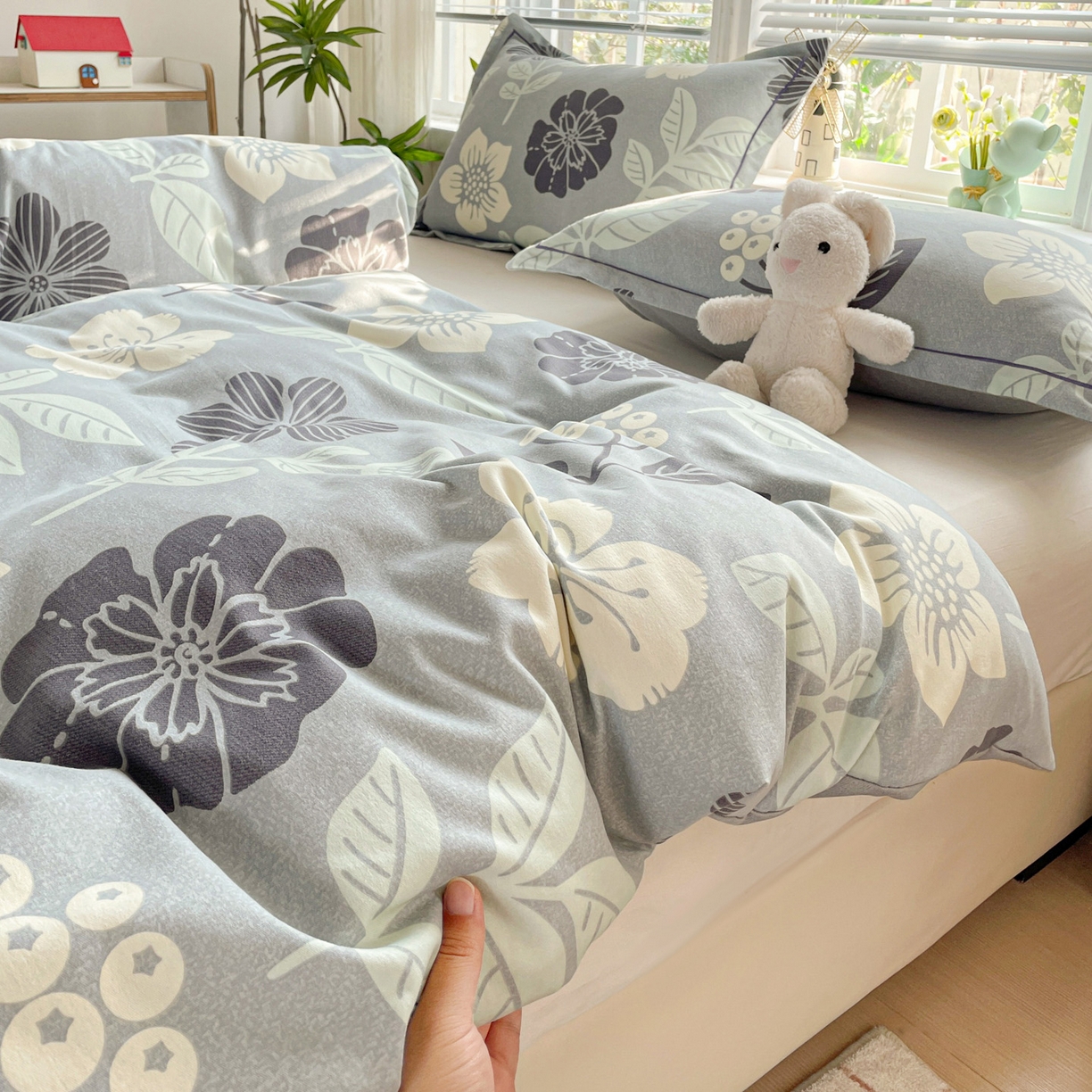 91家纺网 家纺一手货源 找家纺 纽缦家纺 2025新款全棉纯棉磨毛印花四件套 清风微甜蓝