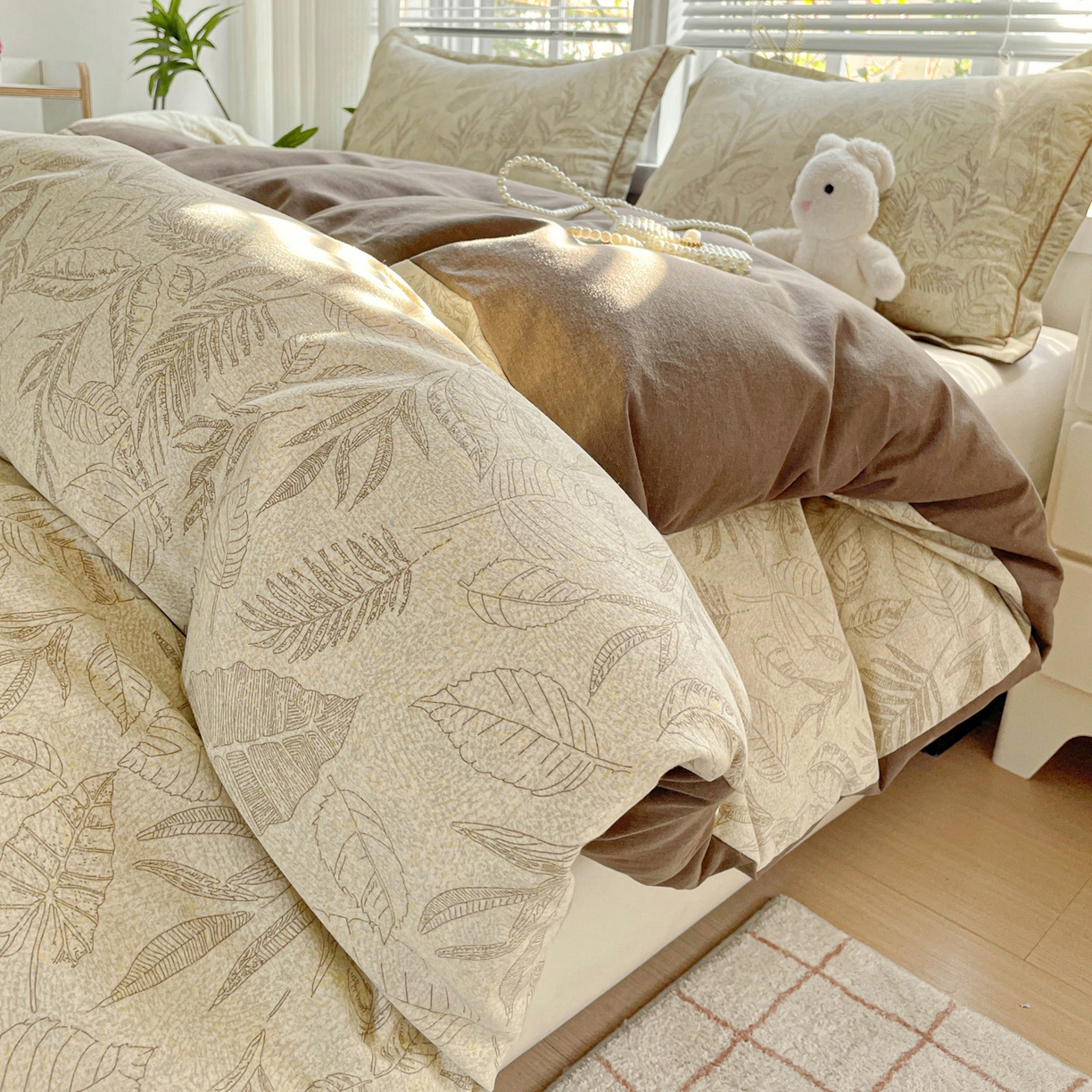 91家纺网 家纺一手货源 找家纺 纽缦家纺 2025新款全棉纯棉磨毛印花四件套 叶之舞咖