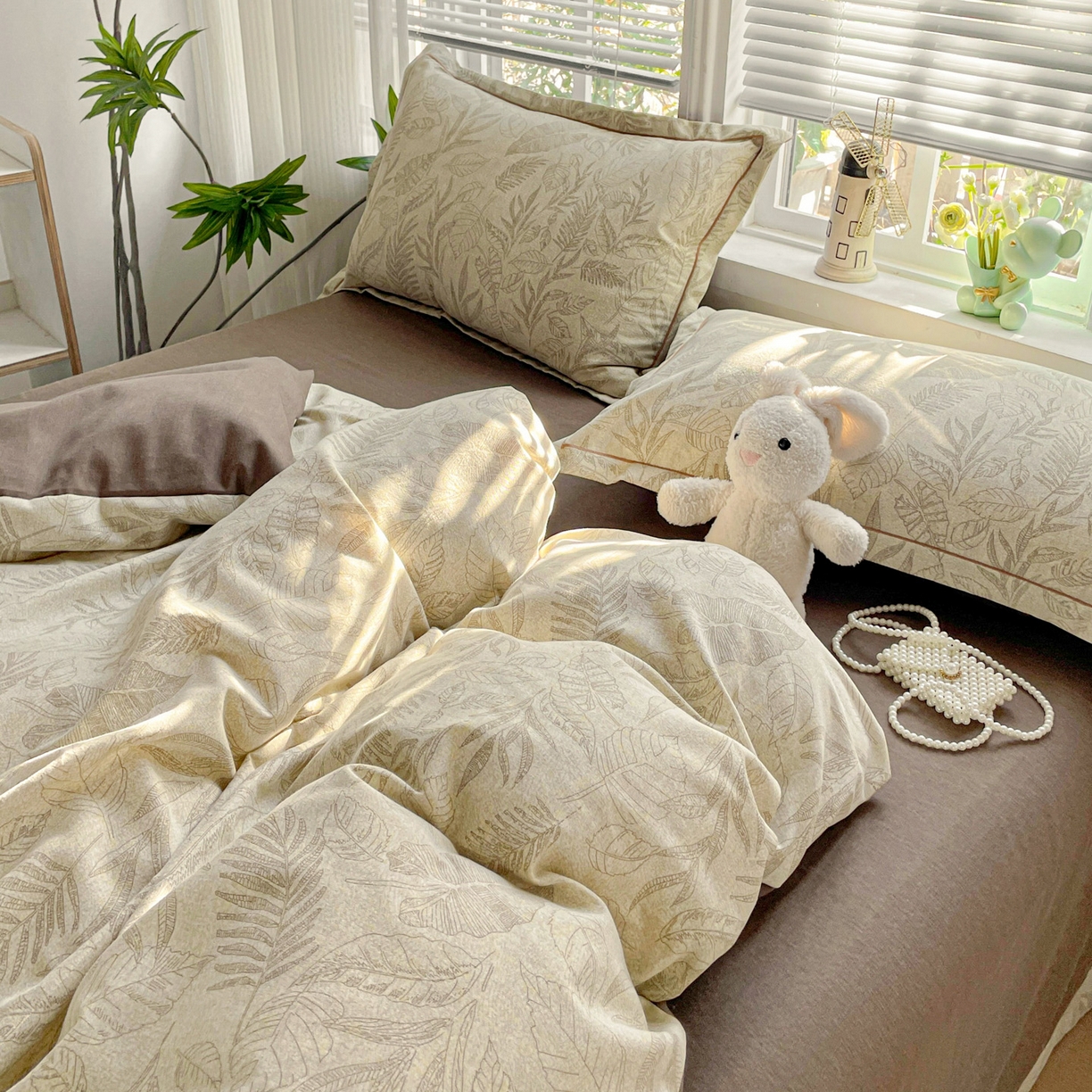 91家纺网 家纺一手货源 找家纺 纽缦家纺 2025新款全棉纯棉磨毛印花四件套 叶之舞咖