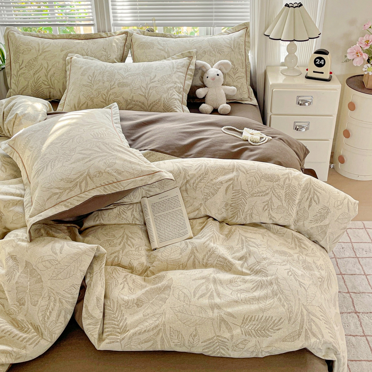 91家纺网 家纺一手货源 找家纺 纽缦家纺 2025新款全棉纯棉磨毛印花四件套 叶之舞咖