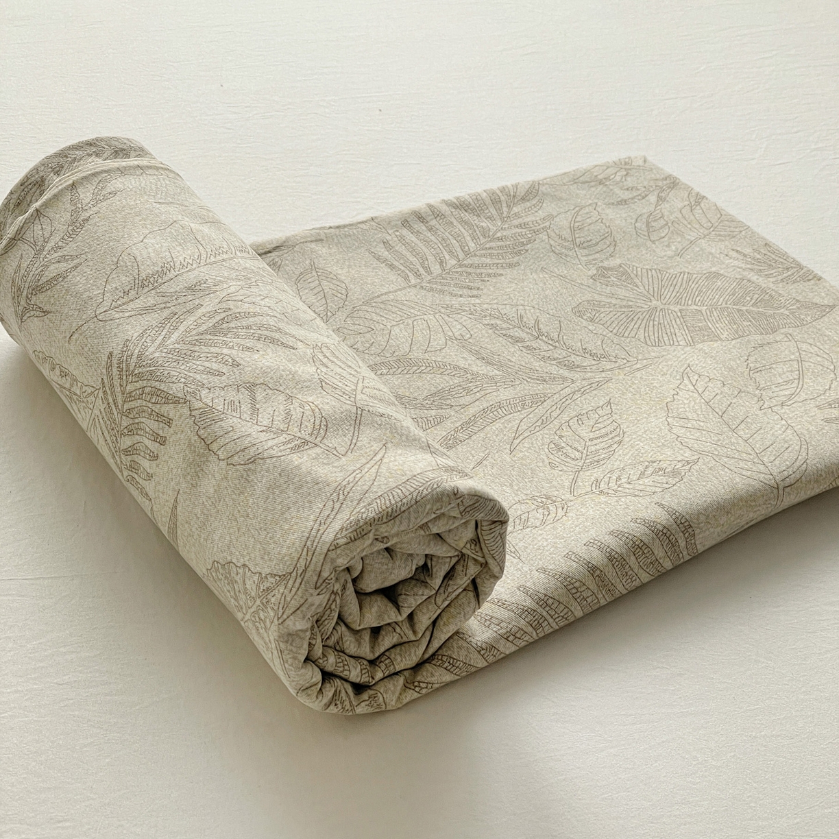 91家纺网 家纺一手货源 找家纺 纽缦家纺 2025新款全棉纯棉磨毛印花单床笠 床笠单件 叶之舞咖