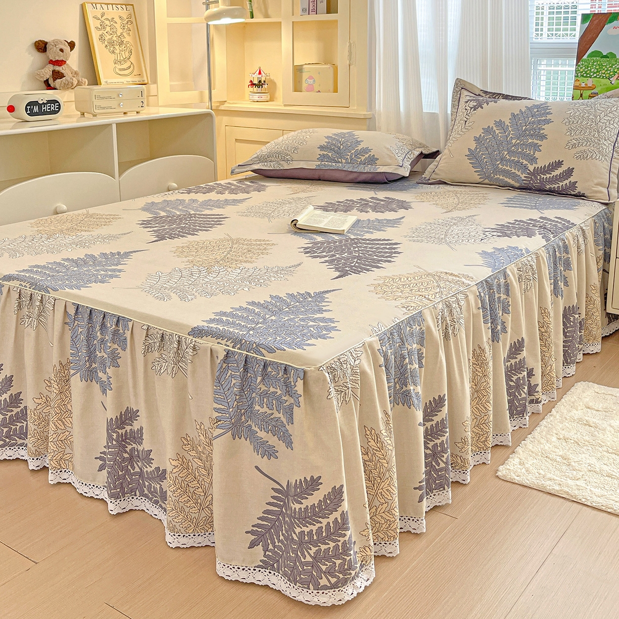 91家纺网 家纺一手货源 找家纺 纽缦家纺 2025新款全棉纯棉磨毛印花单品床裙 床裙单件 岸边蒲草灰