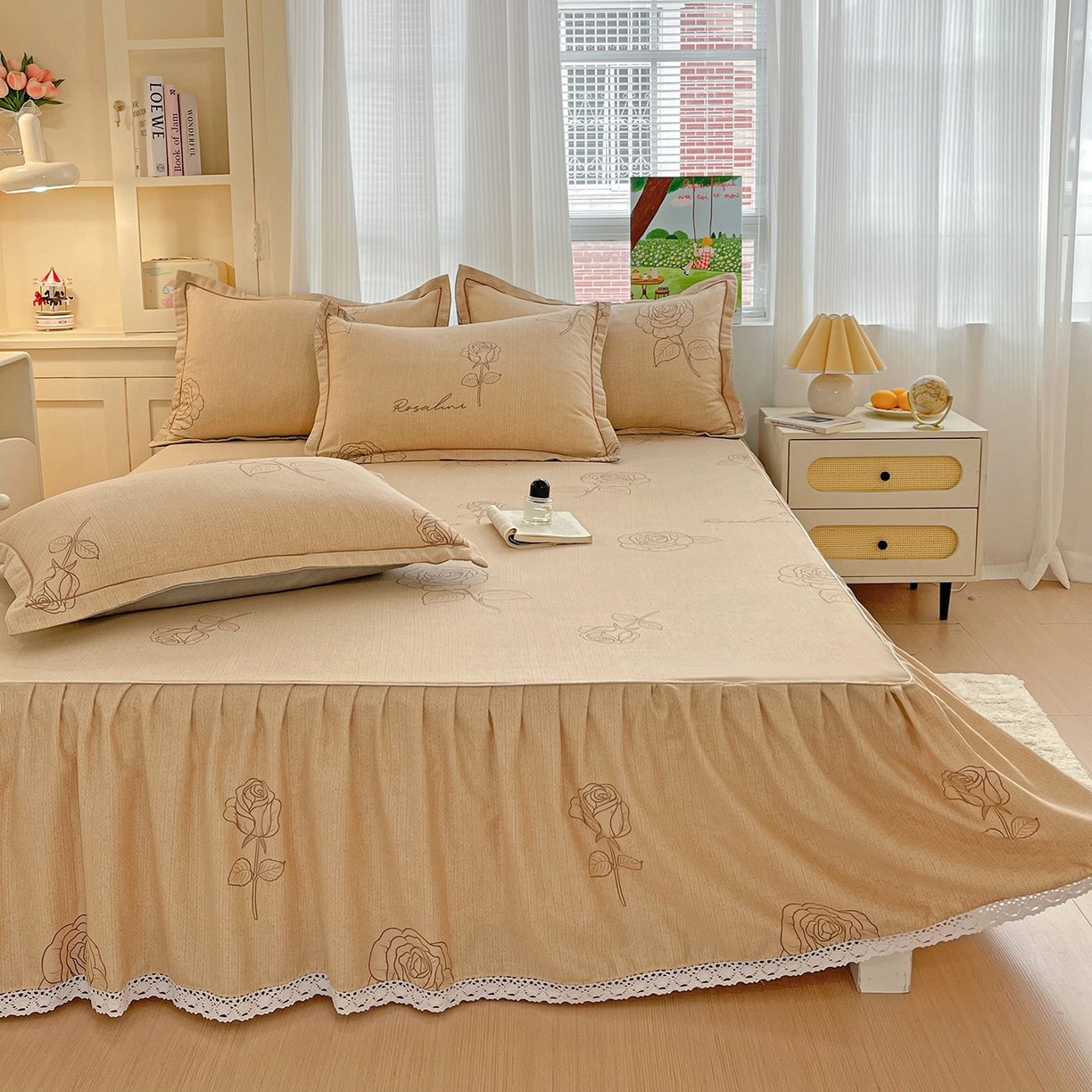 91家纺网 家纺一手货源 找家纺 纽缦家纺 2025新款全棉纯棉磨毛印花单品床裙 床裙单件 法风玫瑰咖