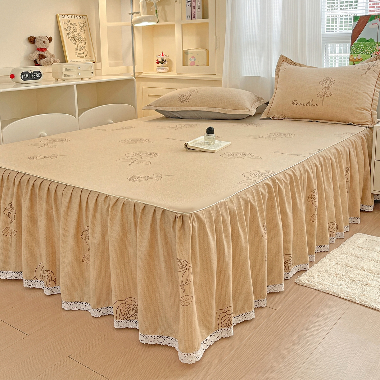 91家纺网 家纺一手货源 找家纺 纽缦家纺 2025新款全棉纯棉磨毛印花单品床裙 床裙单件 法风玫瑰咖