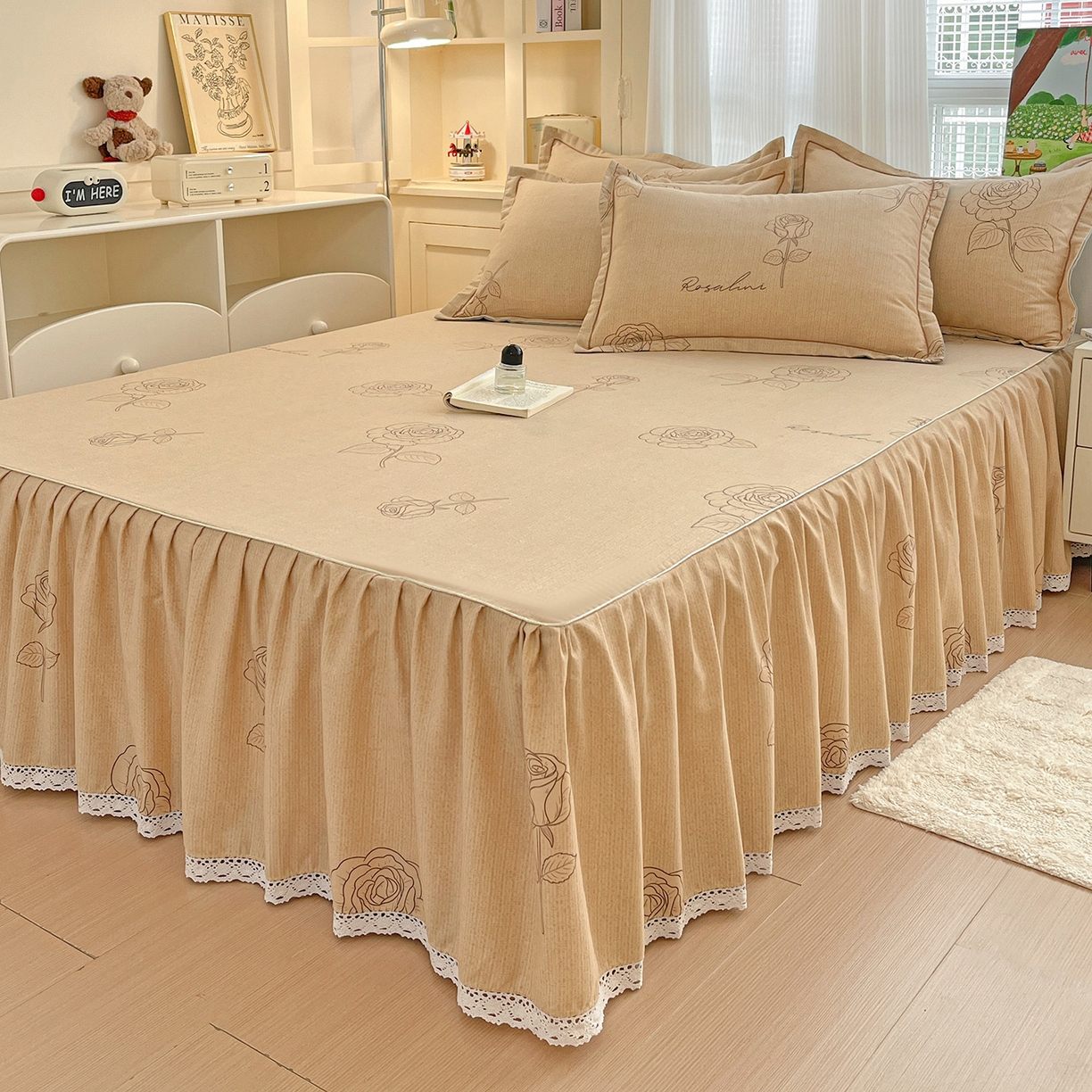 91家纺网 家纺一手货源 找家纺 纽缦家纺 2025新款全棉纯棉磨毛印花单品床裙 床裙单件 法风玫瑰咖