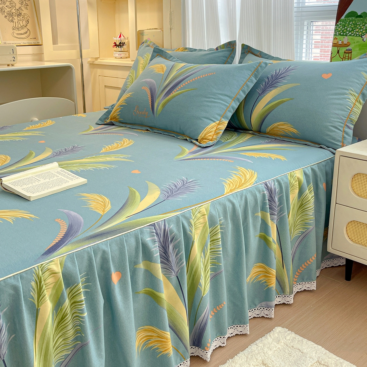 91家纺网 家纺一手货源 找家纺 纽缦家纺 2025新款全棉纯棉磨毛印花单品床裙 床裙单件 风吹麦浪蓝