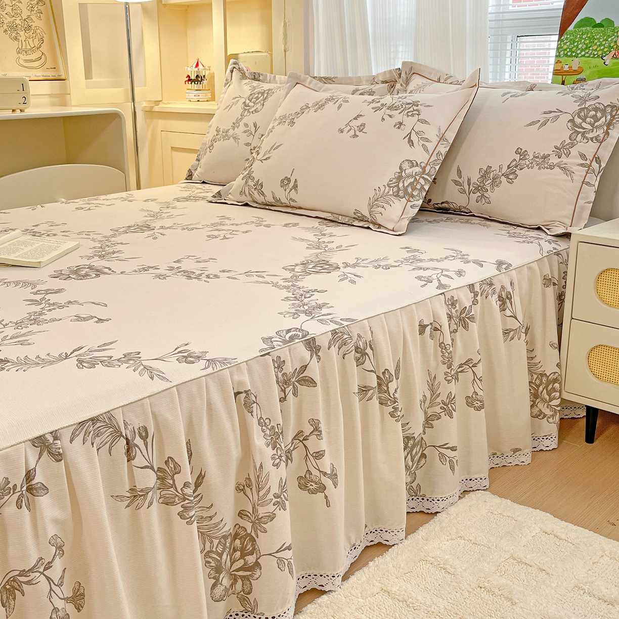 91家纺网 家纺一手货源 找家纺 纽缦家纺 2025新款全棉纯棉磨毛印花单品床裙 床裙单件 复古花意灰