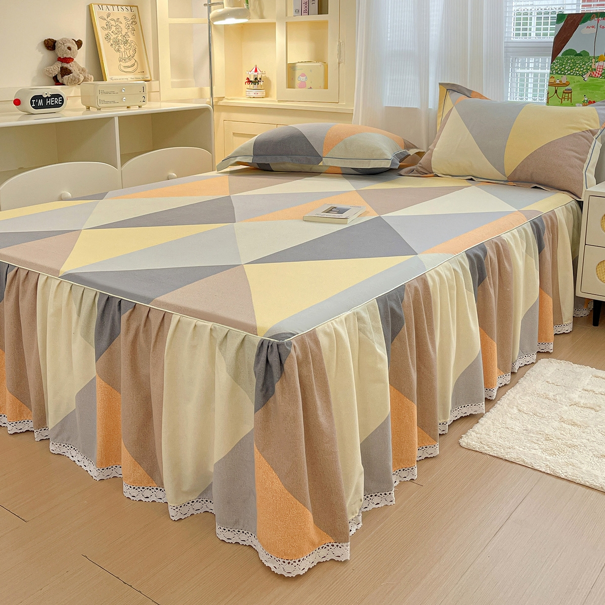 91家纺网 家纺一手货源 找家纺 纽缦家纺 2025新款全棉纯棉磨毛印花单品床裙 床裙单件 几何神话桔