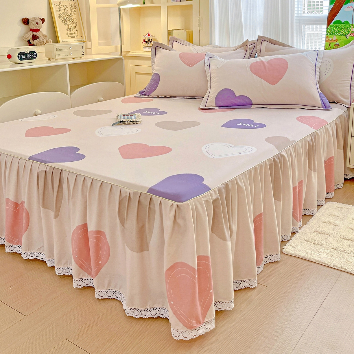 91家纺网 家纺一手货源 找家纺 纽缦家纺 2025新款全棉纯棉磨毛印花单品床裙 床裙单件 浪漫心事粉