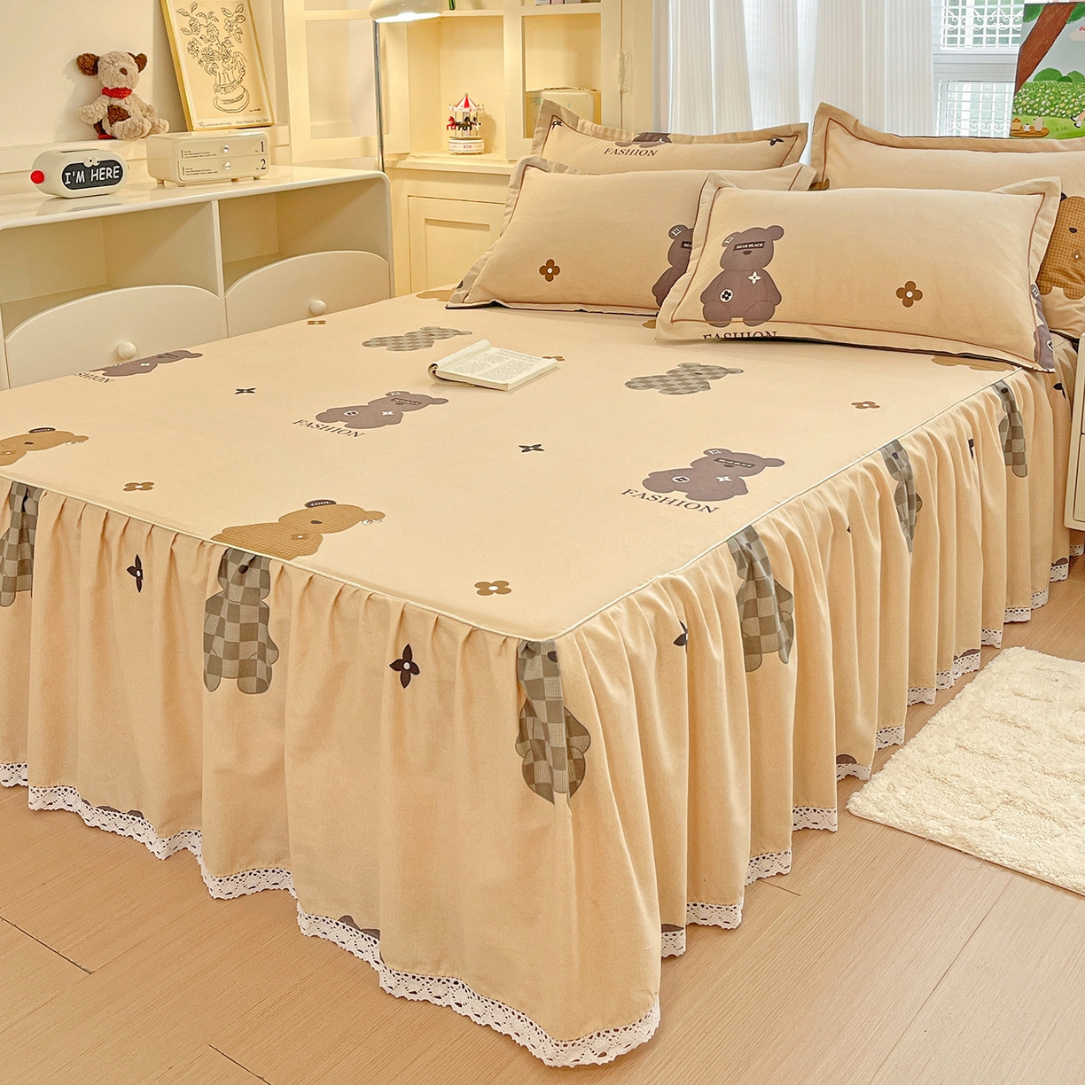 91家纺网 家纺一手货源 找家纺 纽缦家纺 2025新款全棉纯棉磨毛印花单品床裙 床裙单件 欧尼熊灰