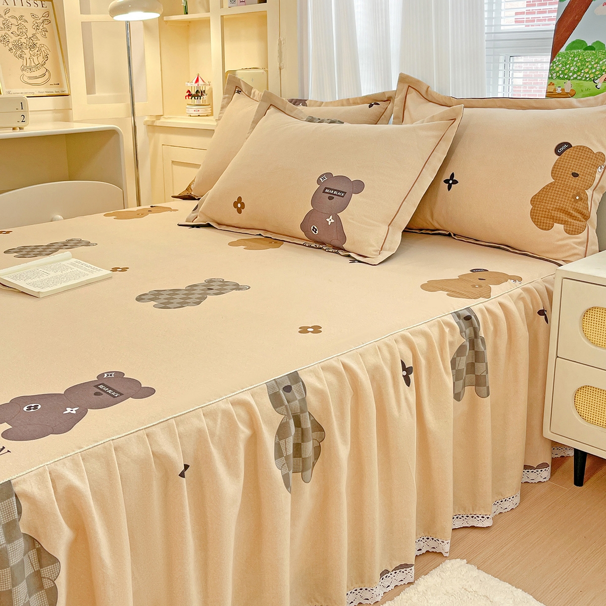 91家纺网 家纺一手货源 找家纺 纽缦家纺 2025新款全棉纯棉磨毛印花单品床裙 床裙单件 欧尼熊灰