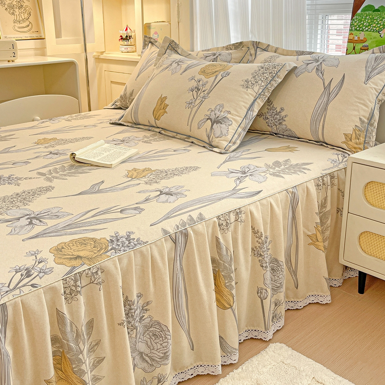 91家纺网 家纺一手货源 找家纺 纽缦家纺 2025新款全棉纯棉磨毛印花单品床裙 床裙单件 且听风铃灰