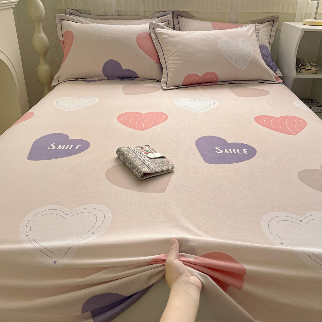 91家纺网 家纺一手货源 找家纺 纽缦家纺 2025新款全棉纯棉磨毛印花单床单 床单单件 浪漫心事粉