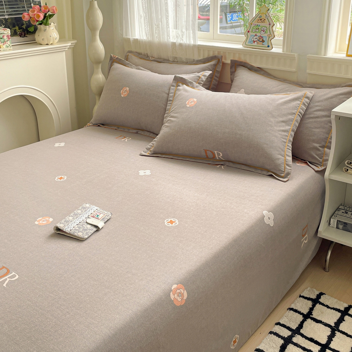 91家纺网 家纺一手货源 找家纺 纽缦家纺 2025新款全棉纯棉磨毛印花单床单 床单单件 迪诺之旅灰