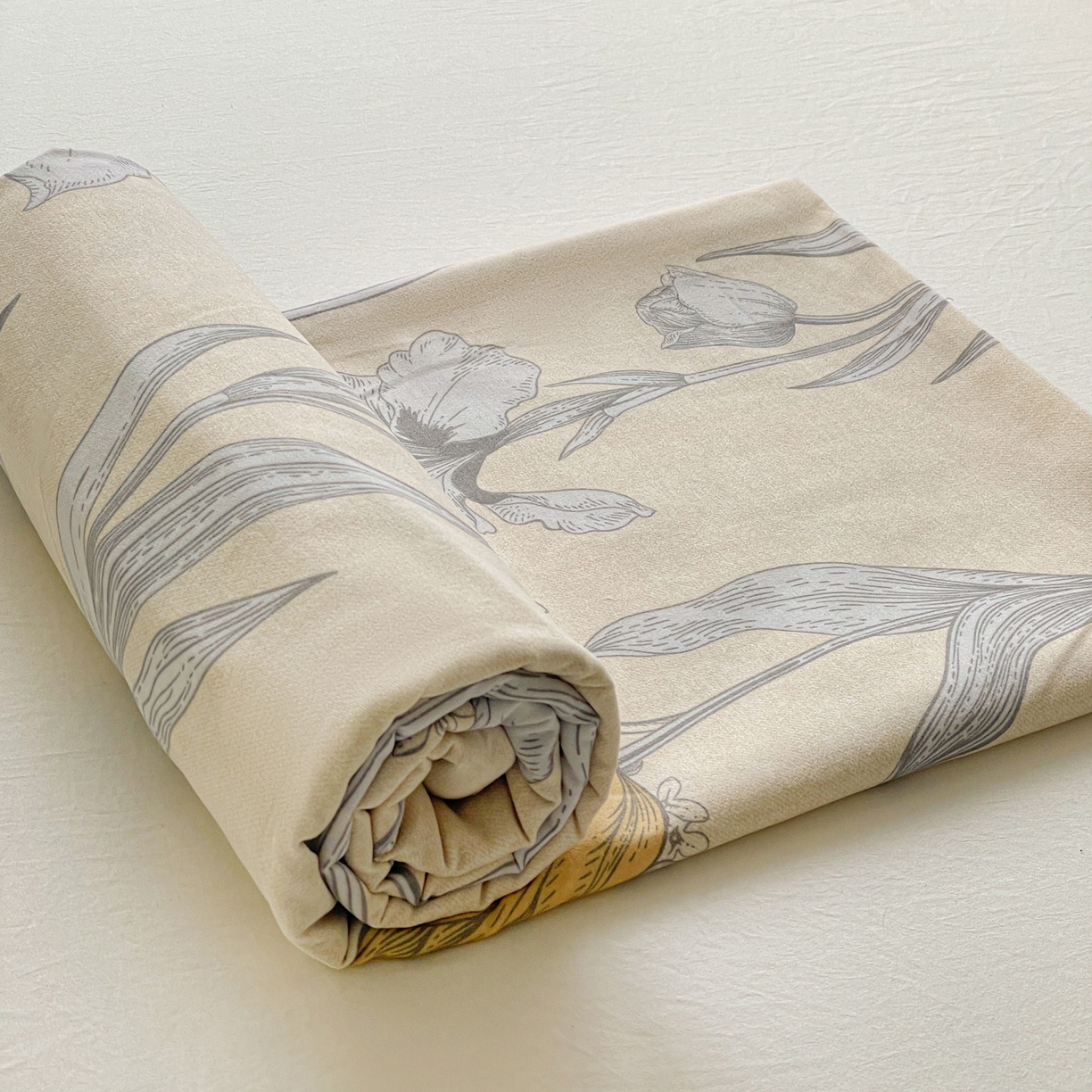 91家纺网 家纺一手货源 找家纺 纽缦家纺 2025新款全棉纯棉磨毛印花单床单 床单单件 且听风铃灰