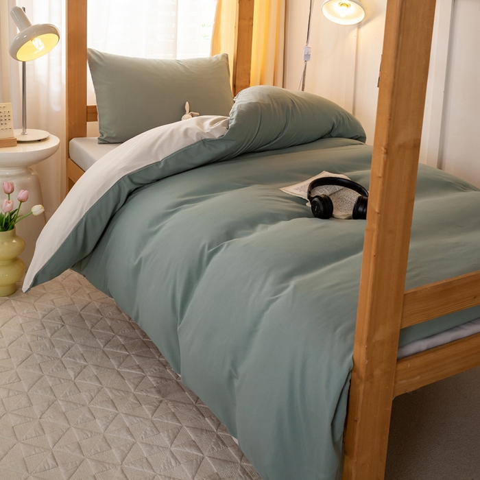 91家纺网 家纺一手货源 找家纺 芷凡家纺 2024新款水洗磨毛纯色双拼学生三件套四件套 抹茶+卡其