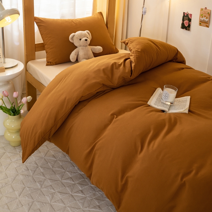 91家纺网 家纺一手货源 找家纺 芷凡家纺 2024新款水洗磨毛纯色双拼学生三件套四件套 焦糖+杏色