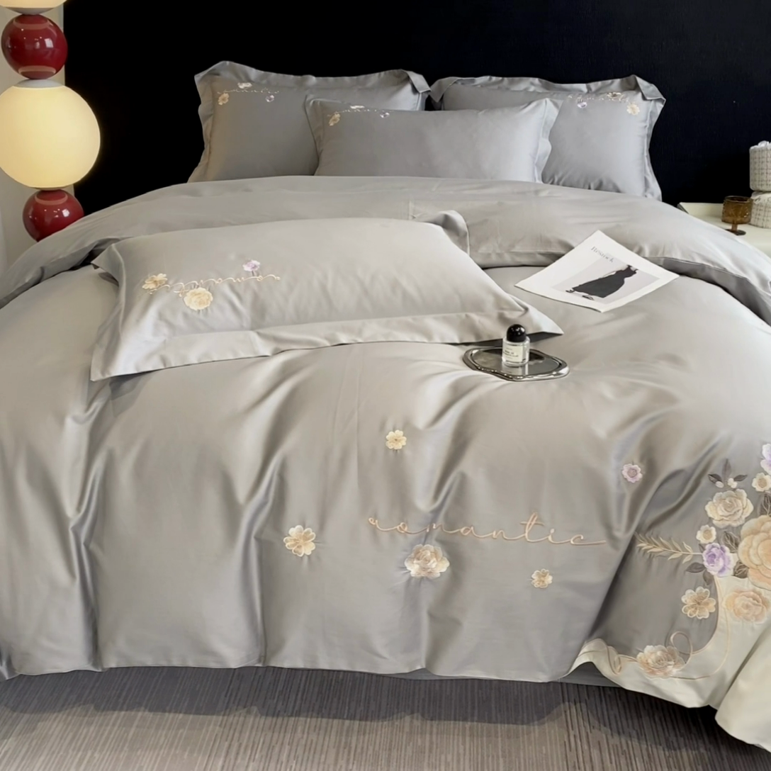 91家纺网 家纺一手货源 找家纺 桃园 2025新款纯棉全棉长绒棉刺绣绣花四件套-梦境（高端礼盒） 梦境-迷雾灰