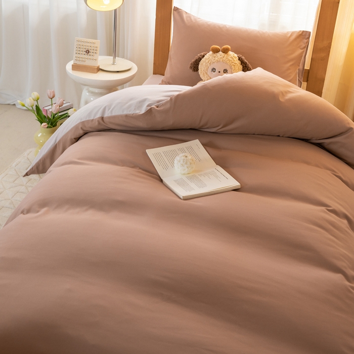 91家纺网 家纺一手货源 找家纺 芷凡家纺 2024新款水洗磨毛纯色双拼学生三件套四件套 红咖+玫瑰金