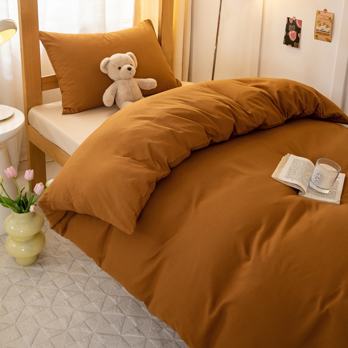 91家纺网 家纺一手货源 找家纺 芷凡家纺 2024新款水洗磨毛纯色双拼学生三件套四件套 焦糖+杏色