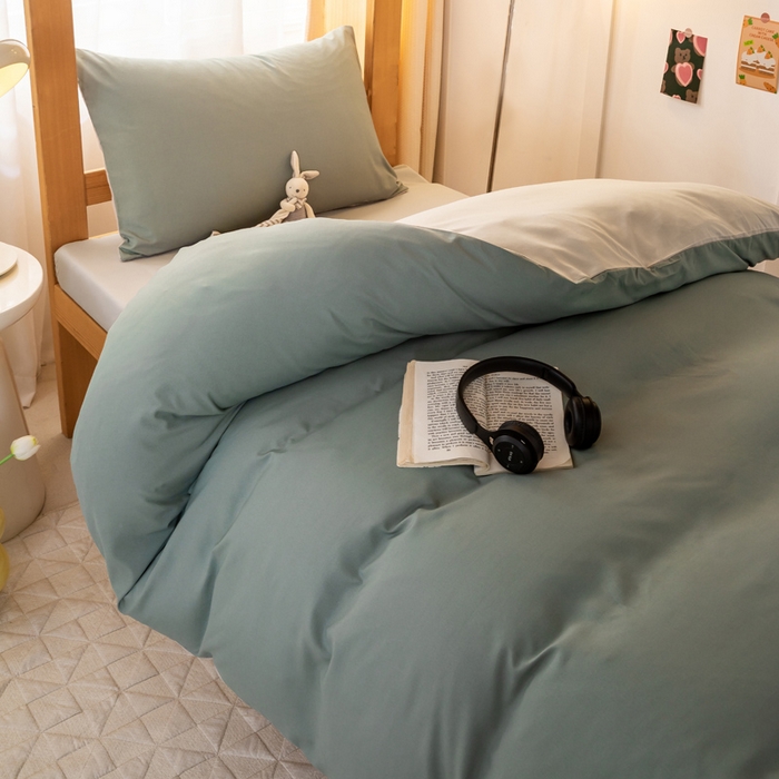 91家纺网 家纺一手货源 找家纺 芷凡家纺 2024新款水洗磨毛纯色双拼学生三件套四件套 抹茶+卡其