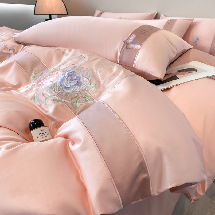 91家纺网 家纺一手货源 找家纺 桃园 2025新款纯棉全棉长绒棉刺绣绣花四件套-蝶恋花 （高端礼盒） 蝶恋花-轻奢粉