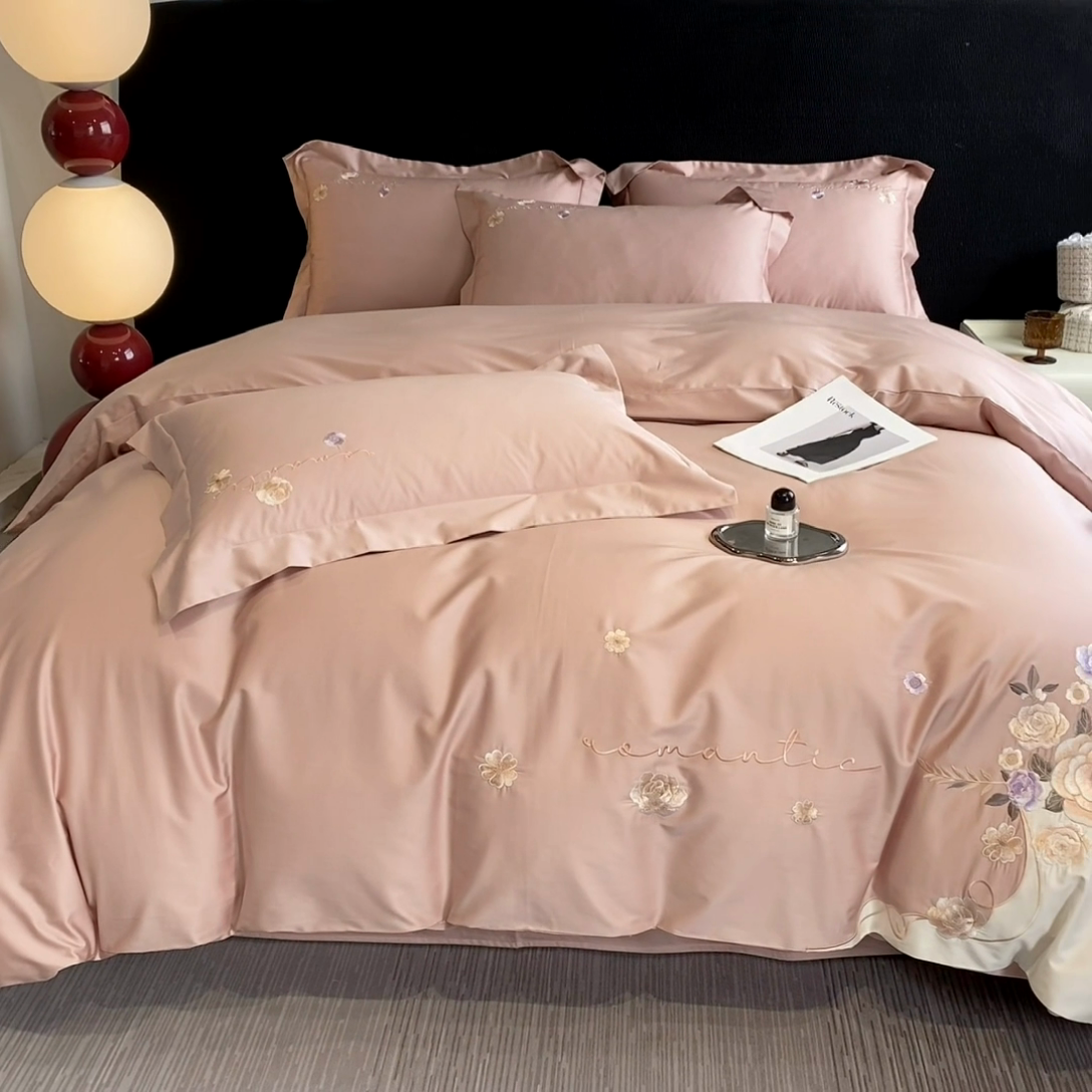 91家纺网 家纺一手货源 找家纺 桃园 2025新款纯棉全棉长绒棉刺绣绣花四件套-梦境（高端礼盒） 梦境-轻奢粉