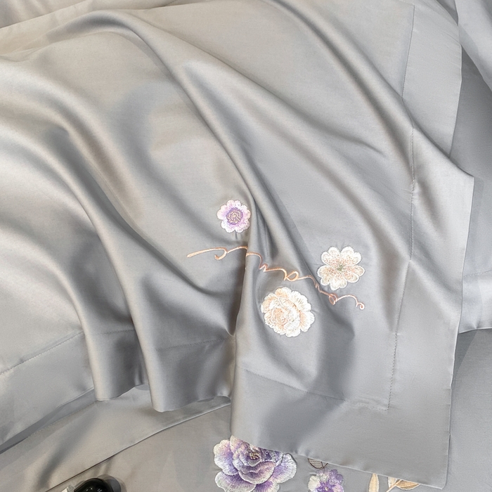 91家纺网 家纺一手货源 找家纺 桃园 2025新款纯棉全棉长绒棉刺绣绣花四件套-梦境（高端礼盒） 梦境-迷雾灰