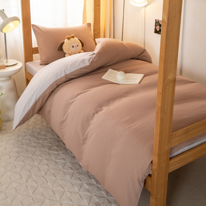 91家纺网 家纺一手货源 找家纺 芷凡家纺 2024新款水洗磨毛纯色双拼学生三件套四件套 红咖+玫瑰金