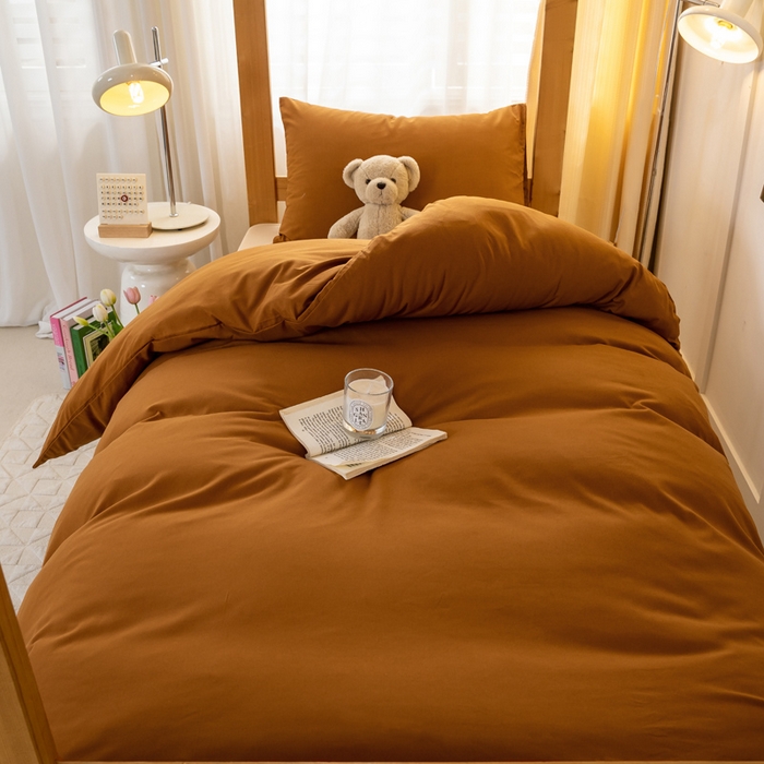 91家纺网 家纺一手货源 找家纺 芷凡家纺 2024新款水洗磨毛纯色双拼学生三件套四件套 焦糖+杏色