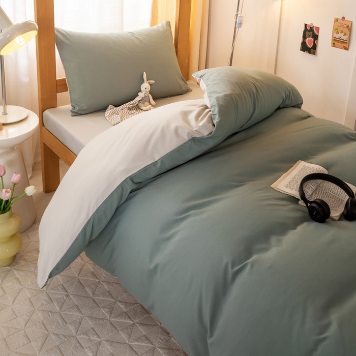 91家纺网 家纺一手货源 找家纺 芷凡家纺 2024新款水洗磨毛纯色双拼学生三件套四件套 抹茶+卡其