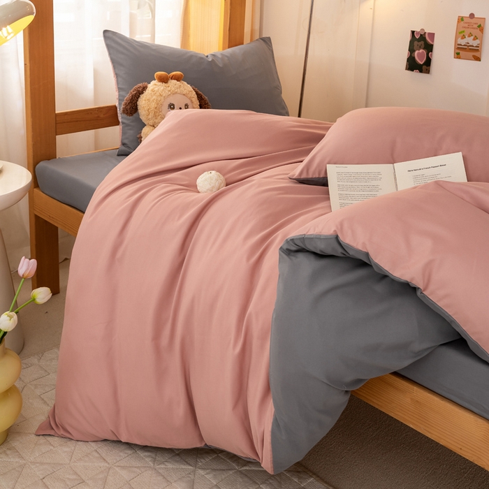 91家纺网 家纺一手货源 找家纺 芷凡家纺 2024新款水洗磨毛纯色双拼学生三件套四件套 红豆沙+中灰