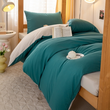 91家纺网 家纺一手货源 找家纺 芷凡家纺 2024新款水洗磨毛纯色双拼学生三件套四件套 时尚绿+杏色