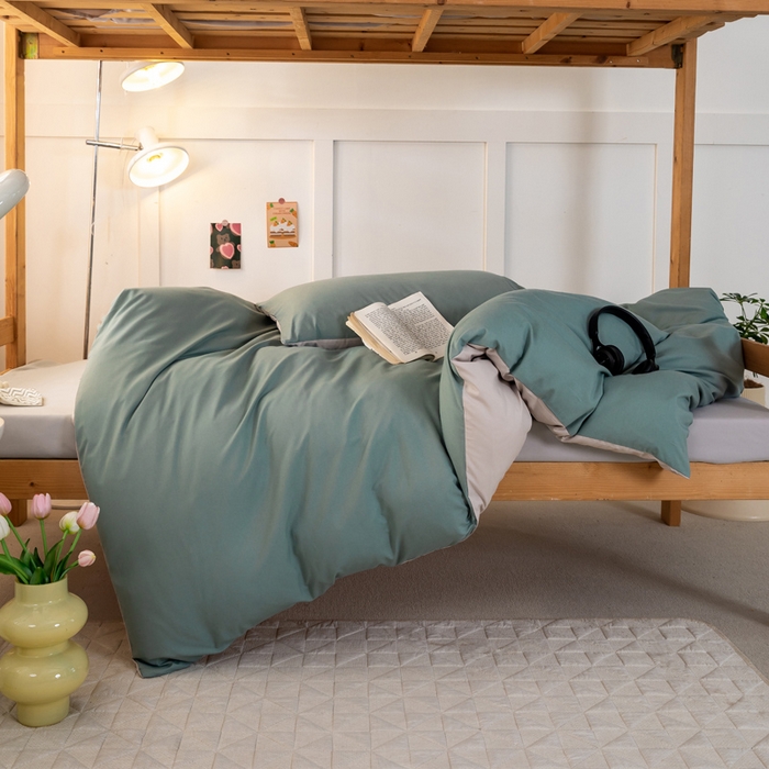 91家纺网 家纺一手货源 找家纺 芷凡家纺 2024新款水洗磨毛纯色双拼学生三件套四件套 抹茶+卡其