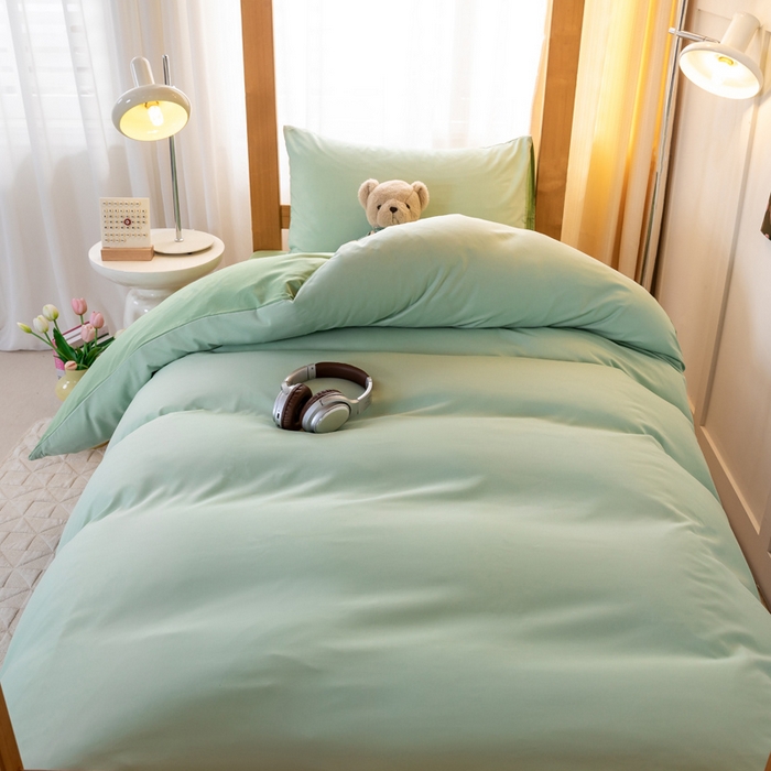 91家纺网 家纺一手货源 找家纺 芷凡家纺 2024新款水洗磨毛纯色双拼学生三件套四件套 浅绿+草绿