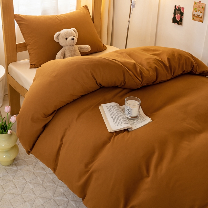 91家纺网 家纺一手货源 找家纺 芷凡家纺 2024新款水洗磨毛纯色双拼学生三件套四件套 焦糖+杏色