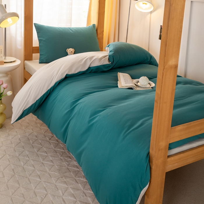 91家纺网 家纺一手货源 找家纺 芷凡家纺 2024新款水洗磨毛纯色双拼学生三件套四件套 时尚绿+杏色