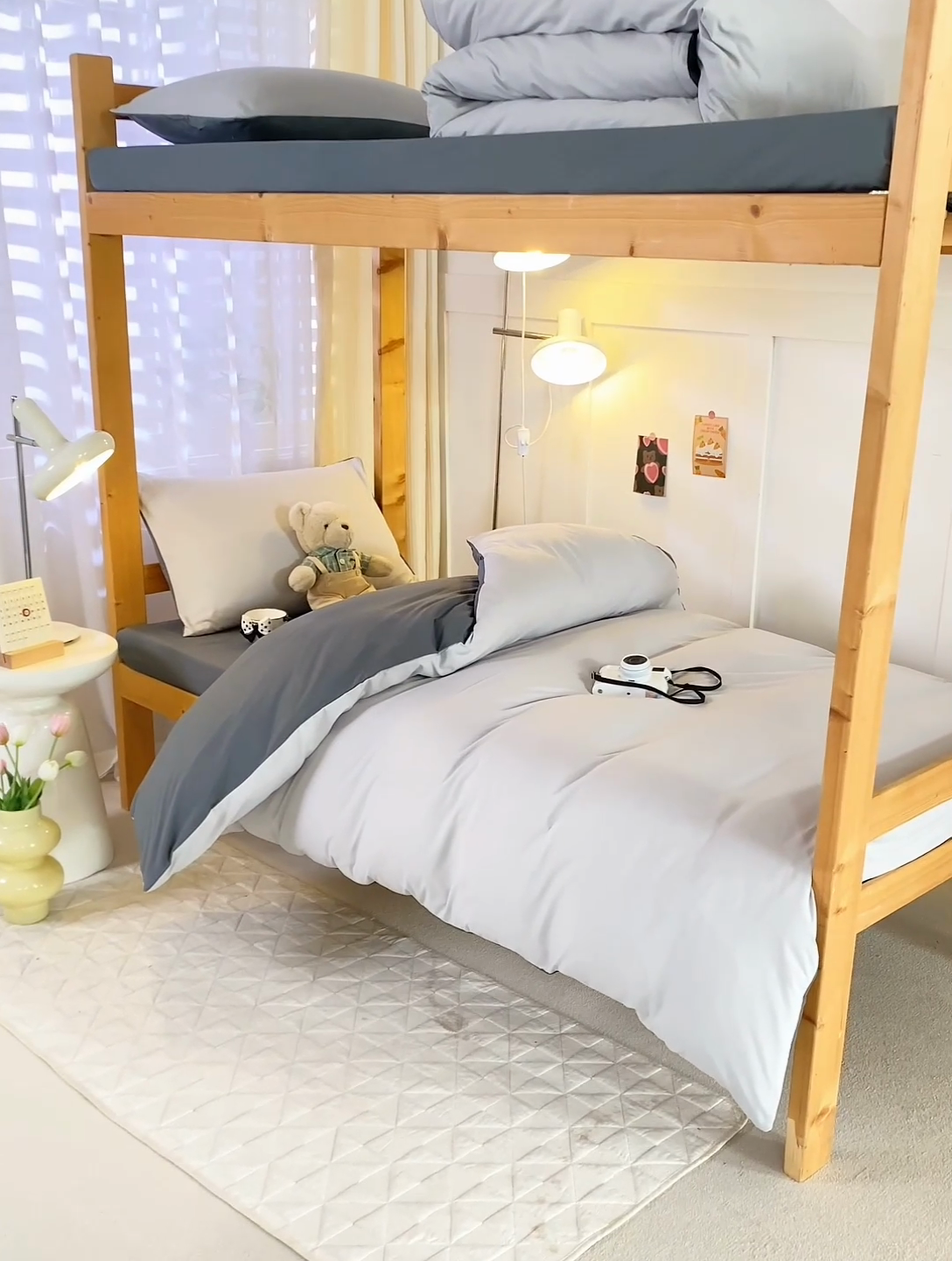 91家纺网 家纺一手货源 找家纺 芷凡家纺 2024新款水洗磨毛纯色双拼学生三件套四件套 灰白+中灰