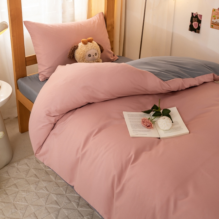 91家纺网 家纺一手货源 找家纺 芷凡家纺 2024新款水洗磨毛纯色双拼学生三件套四件套 红豆沙+中灰