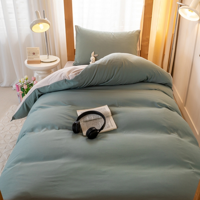 91家纺网 家纺一手货源 找家纺 芷凡家纺 2024新款水洗磨毛纯色双拼学生三件套四件套 抹茶+卡其