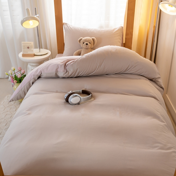 91家纺网 家纺一手货源 找家纺 芷凡家纺 2024新款水洗磨毛纯色双拼学生三件套四件套 杏色+玫瑰金