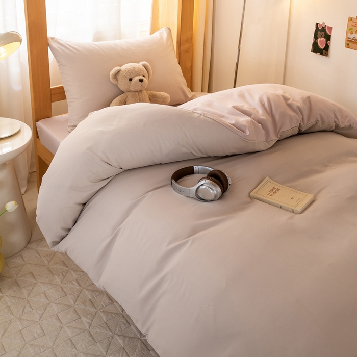 91家纺网 家纺一手货源 找家纺 芷凡家纺 2024新款水洗磨毛纯色双拼学生三件套四件套 杏色+玫瑰金