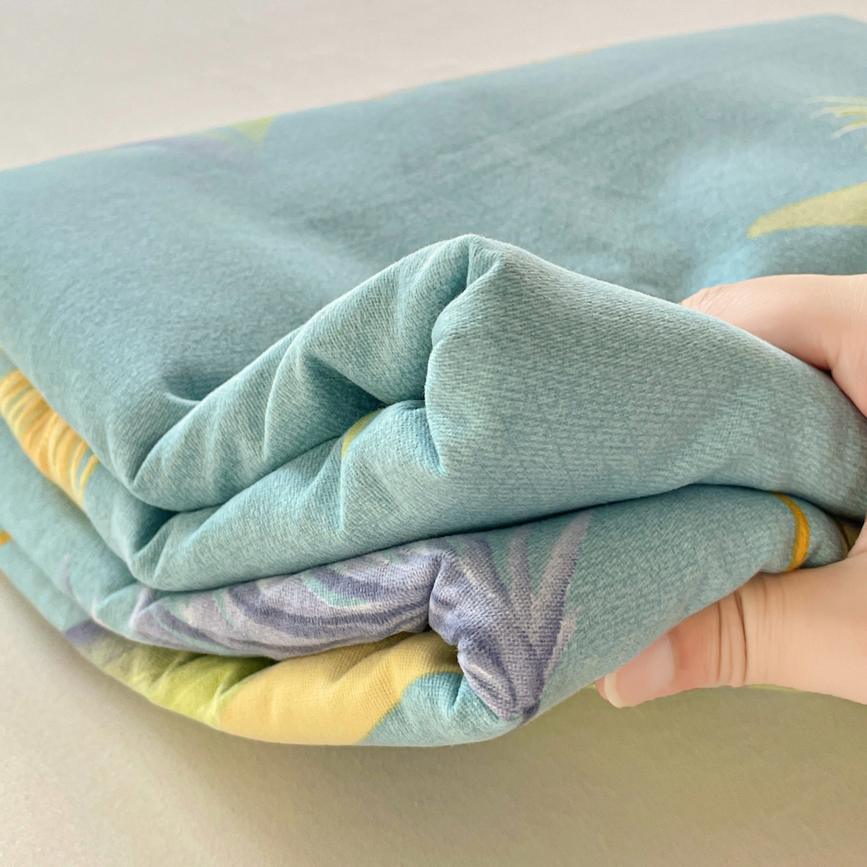 91家纺网 家纺一手货源 找家纺 纽缦家纺 2025新款全棉纯棉磨毛印花单品枕套 枕套单件 风吹麦浪蓝