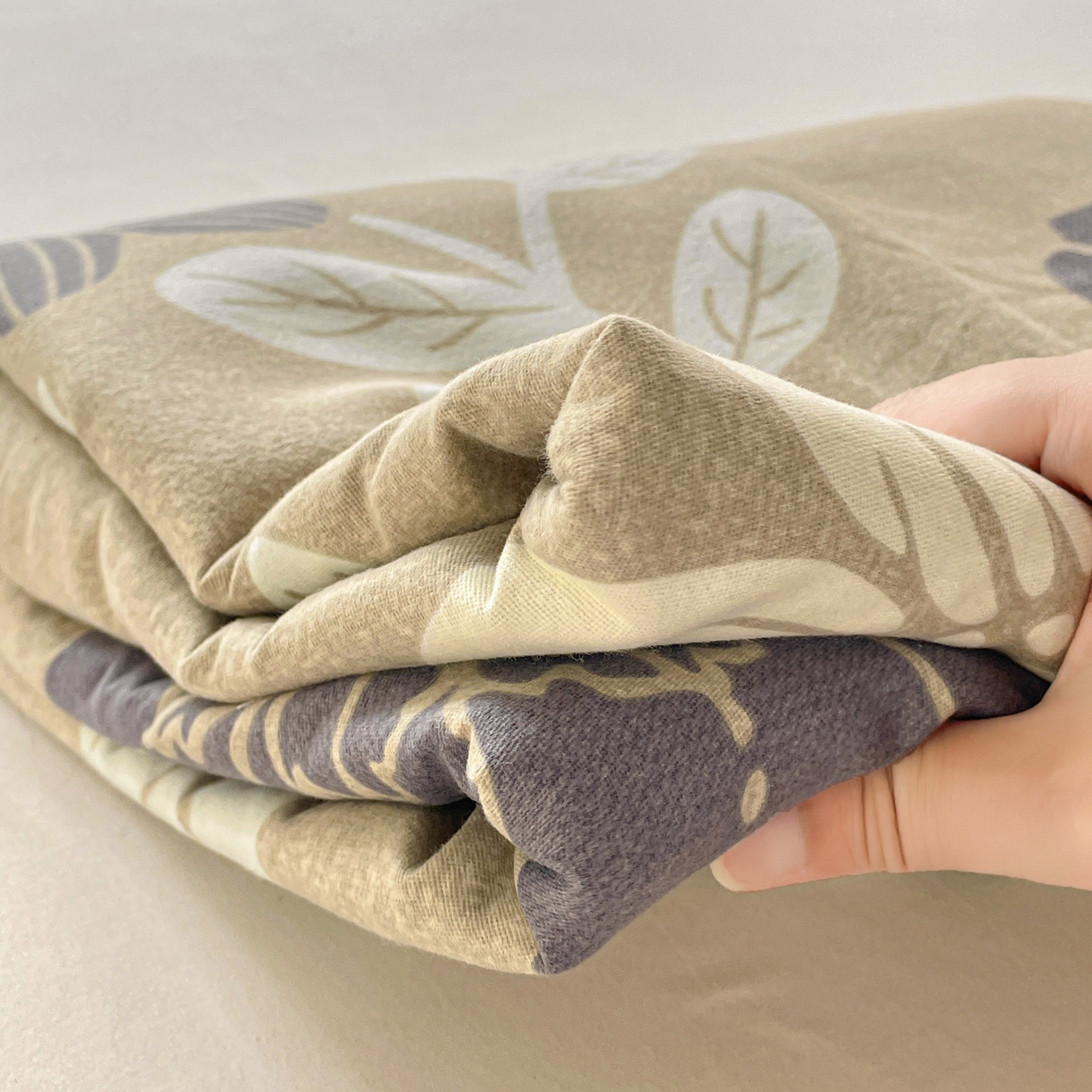 91家纺网 家纺一手货源 找家纺 纽缦家纺 2025新款全棉纯棉磨毛印花单品枕套 枕套单件 清风微甜灰