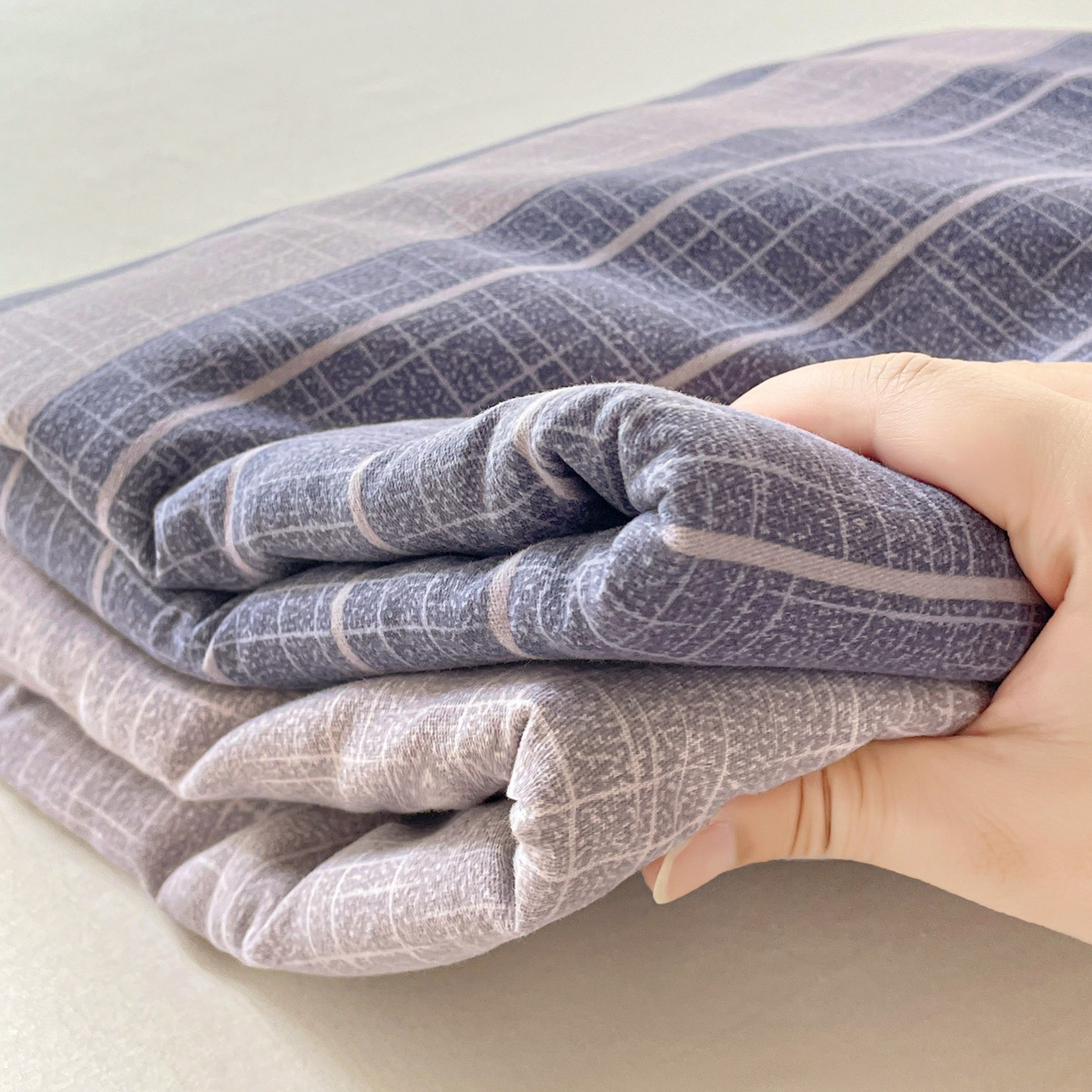 91家纺网 家纺一手货源 找家纺 纽缦家纺 2025新款全棉纯棉磨毛印花单被套 被套单件 初遇简约灰