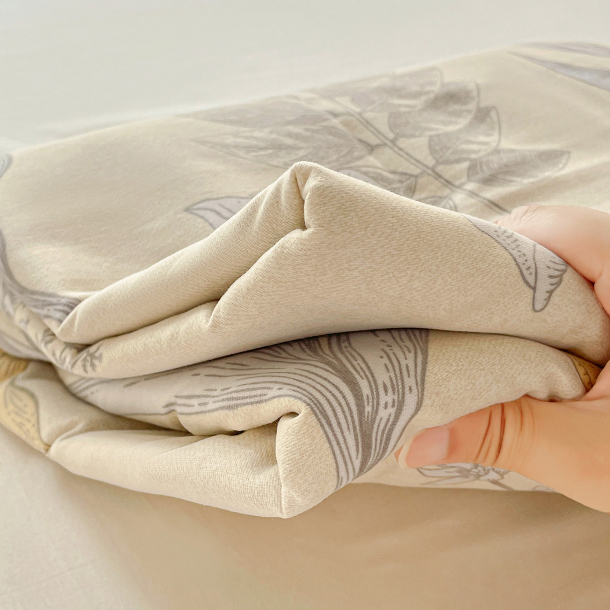 91家纺网 家纺一手货源 找家纺 纽缦家纺 2025新款全棉纯棉磨毛印花单被套 被套单件 且听风铃灰