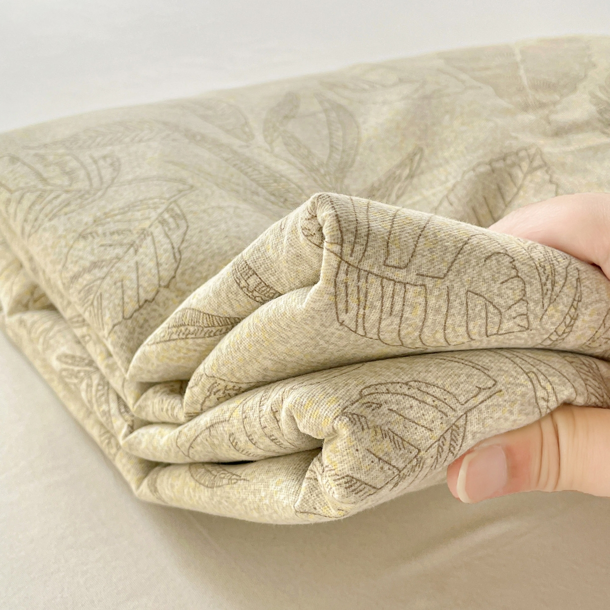 91家纺网 家纺一手货源 找家纺 纽缦家纺 2025新款全棉纯棉磨毛印花单被套 被套单件 叶之舞咖