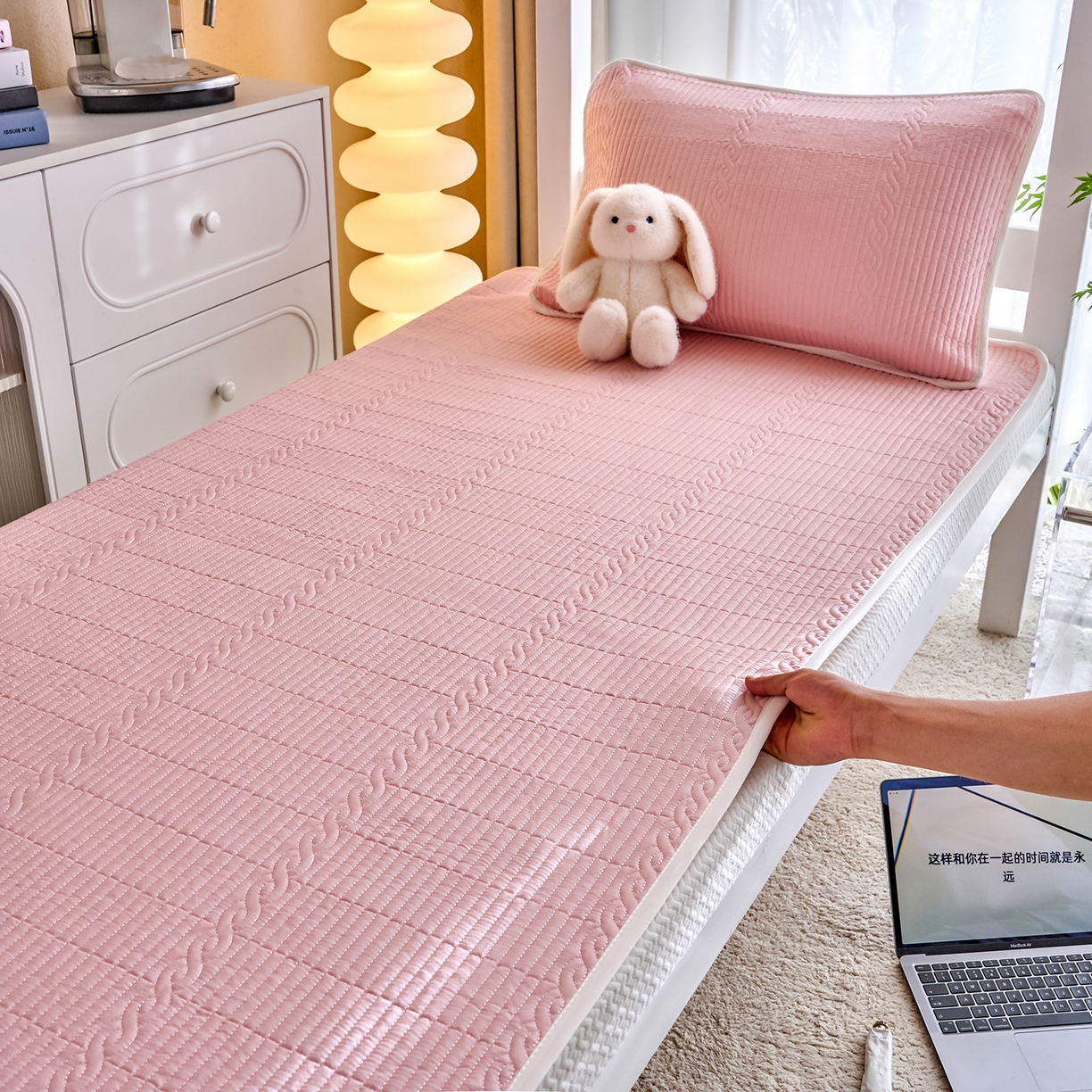 91家纺网 家纺一手货源 找家纺 （总）X猫先生 2025新款全棉学生床盖纯色夹棉床单床护垫少女风撞色-糖果系列